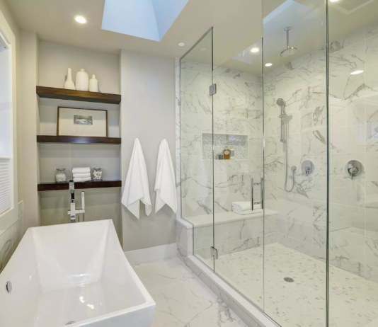 The Aesthetics of Custom Shower Glass: Creating a Luxurious Bathroom Space